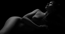 Black & white fine art nude portrait – Bloomingdale studio